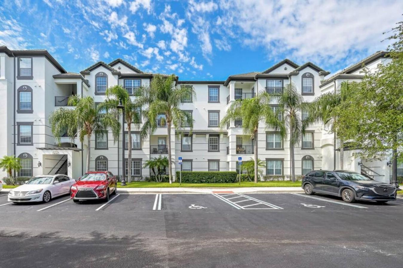Is3-103 Modern - Convention Center Holiday home