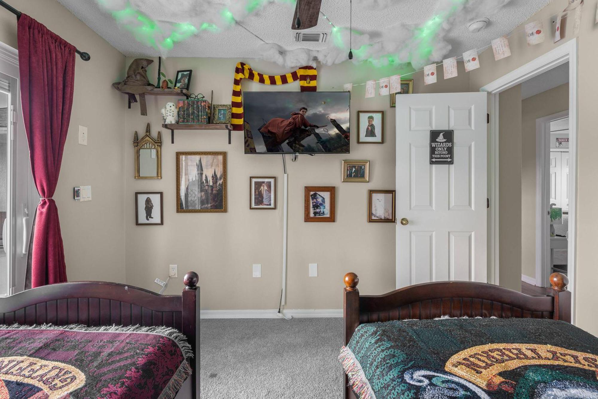 New Listing Pool And Game 4br Orlando