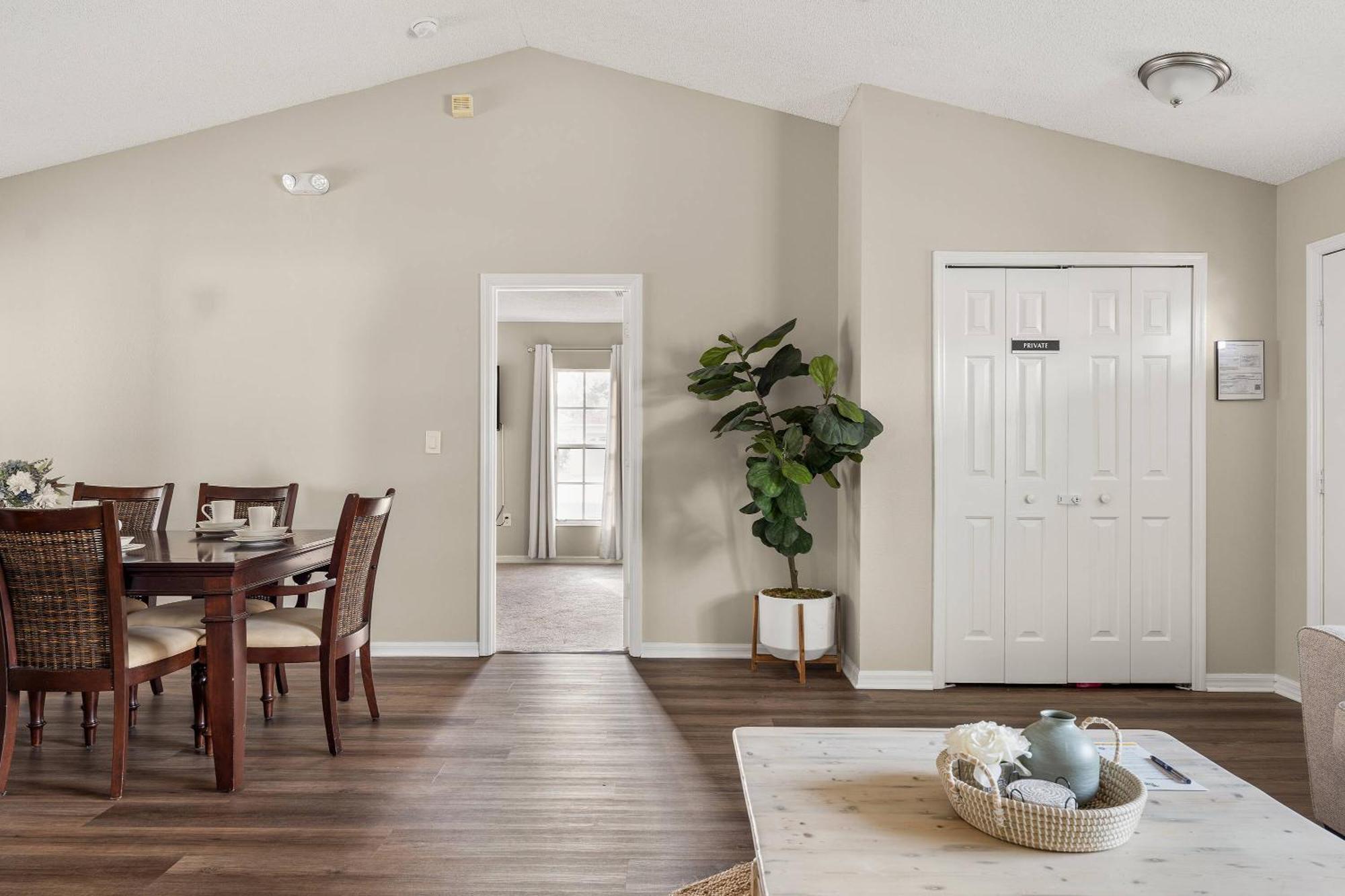 New Listing Pool And Game 4br Orlando