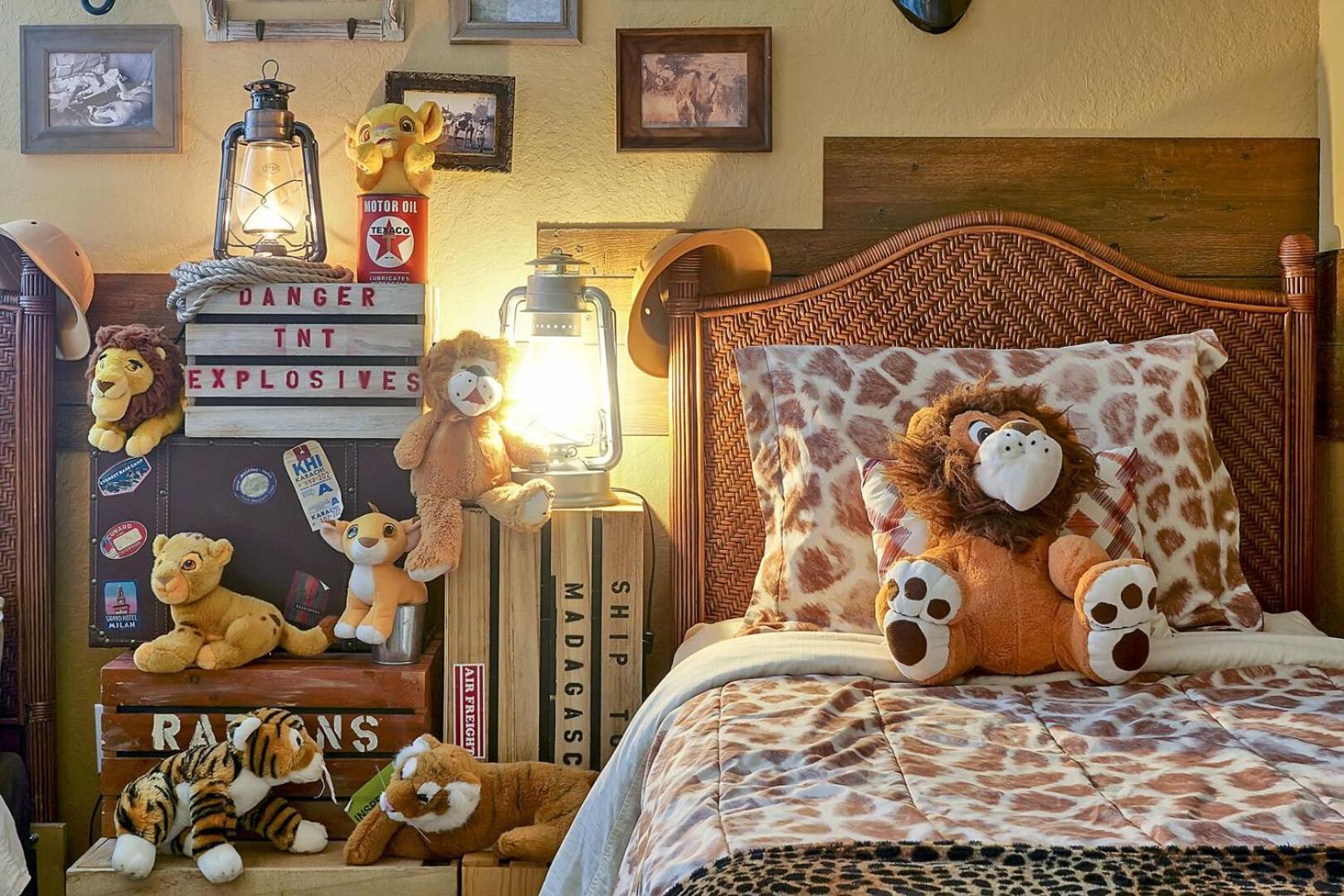 3 Miles To Disney, Water Park, Kids Rooms, Pool Table, Air Hockey, Private Pool And Holiday home Orlando