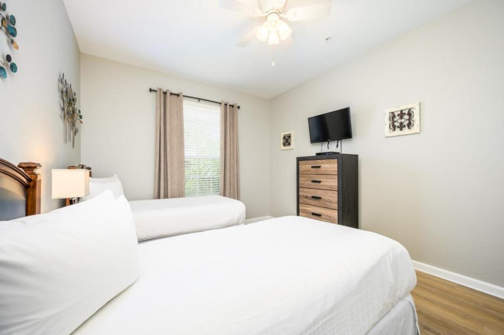 Epic Universe Deluxe Condo, Vista Cay - 3002
