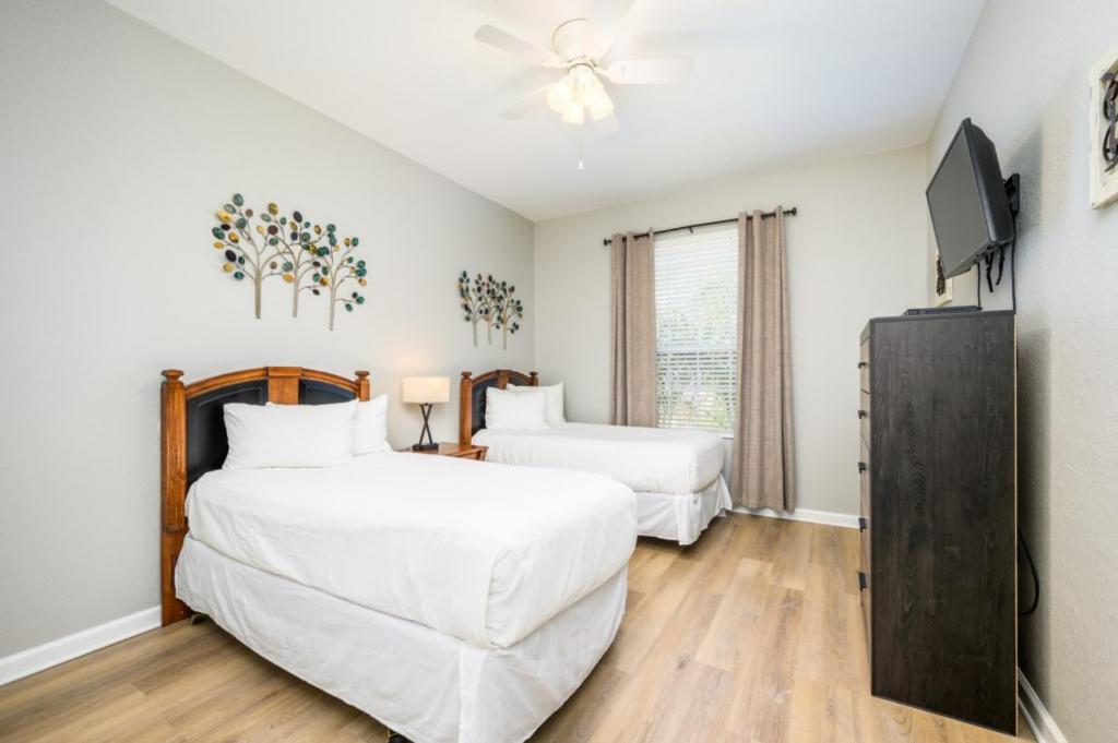 Epic Universe Deluxe Condo, Vista Cay - 3002 *