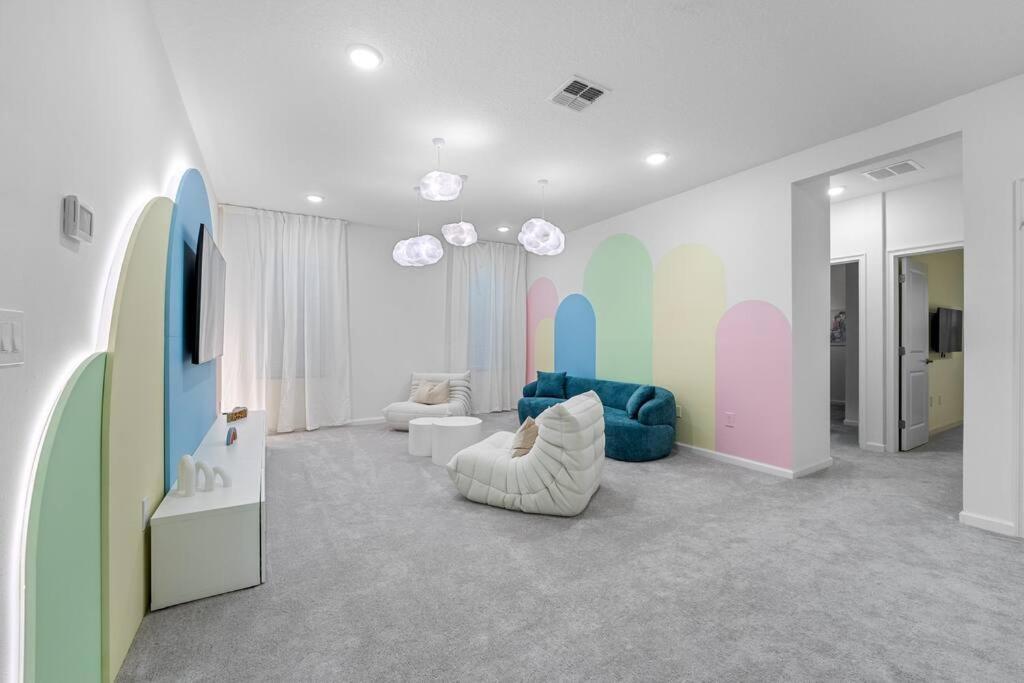 Super Uniki- 10bdr 10ba Designs Themes Views Orlando