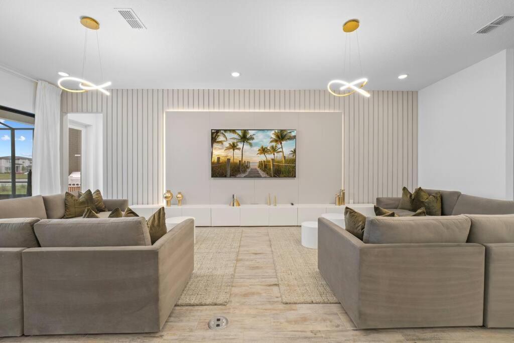 Super Uniki- 10bdr 10ba Designs Themes Views * Orlando