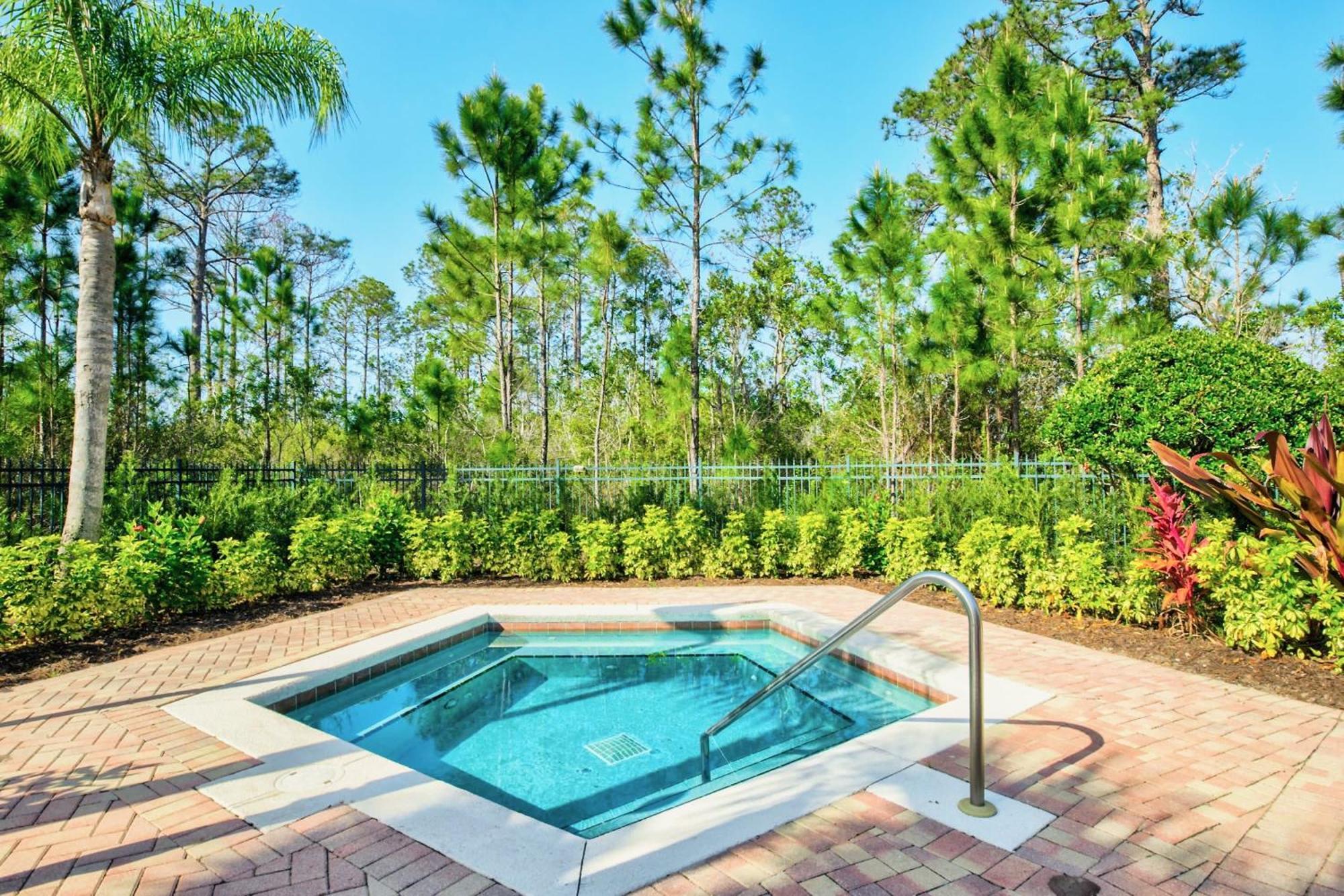 Holiday home Stylish 2br Retreat W Pool Sauna & Hot Tub *