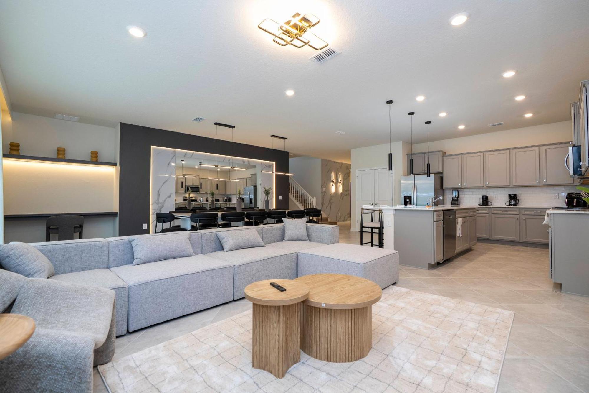 Gorgeous 10 Bd W Private Pool 16356