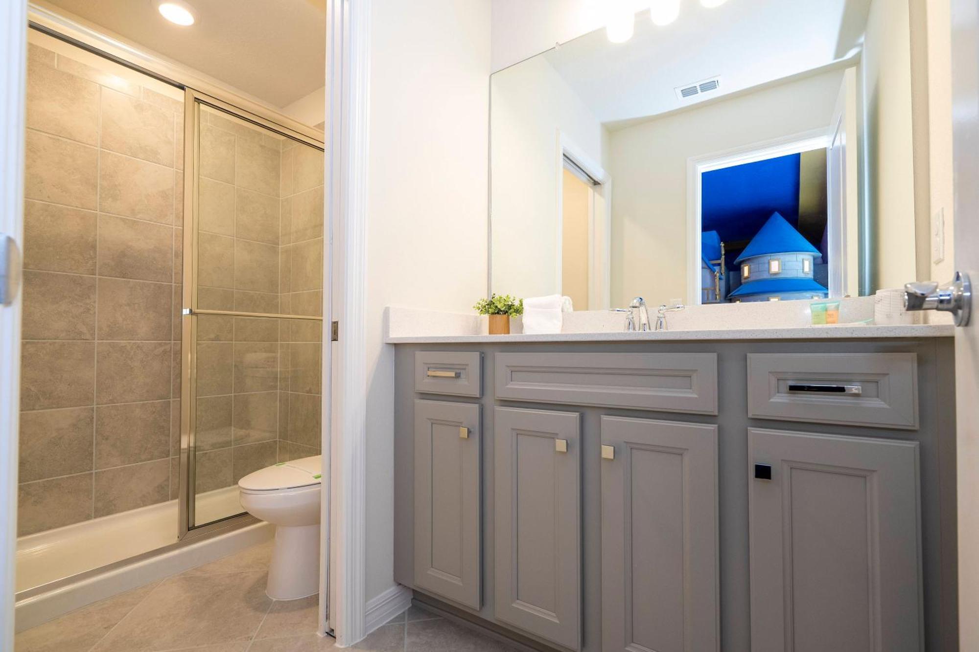 Gorgeous 10 Bd W Private Pool 16356