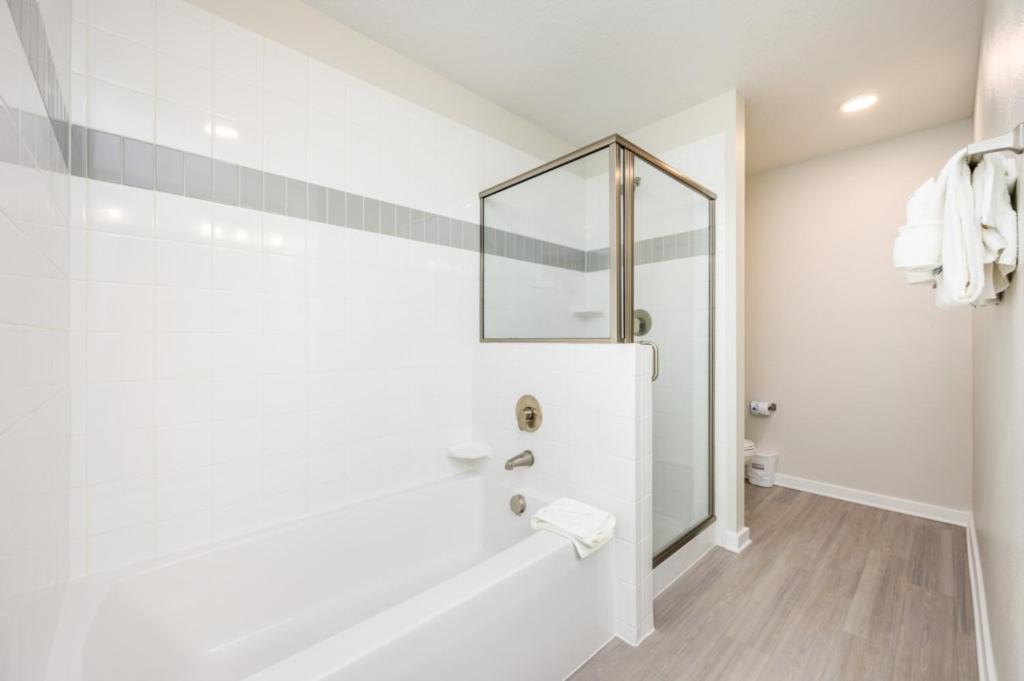 Brand New Modern Vista Cay Reserve - 5003 *