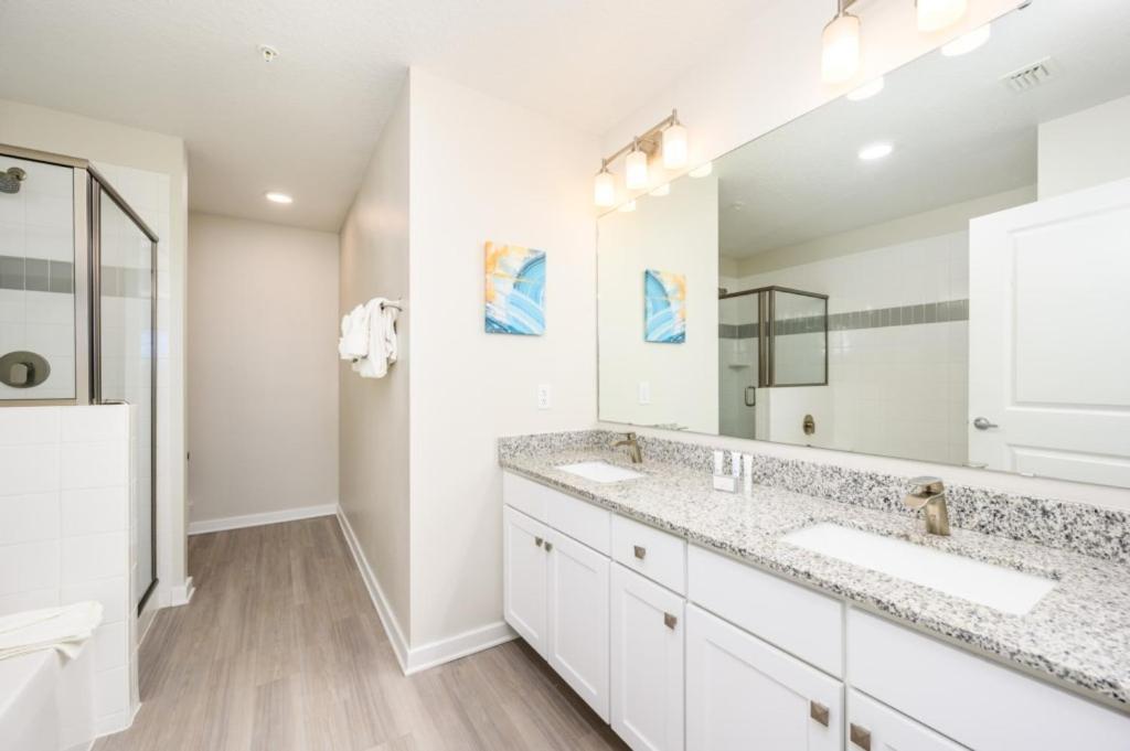 Brand New Modern Vista Cay Reserve - 5003