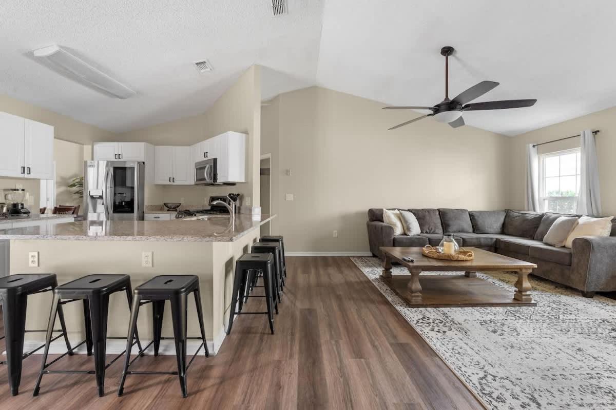 New Listing Pool And Game 4br *