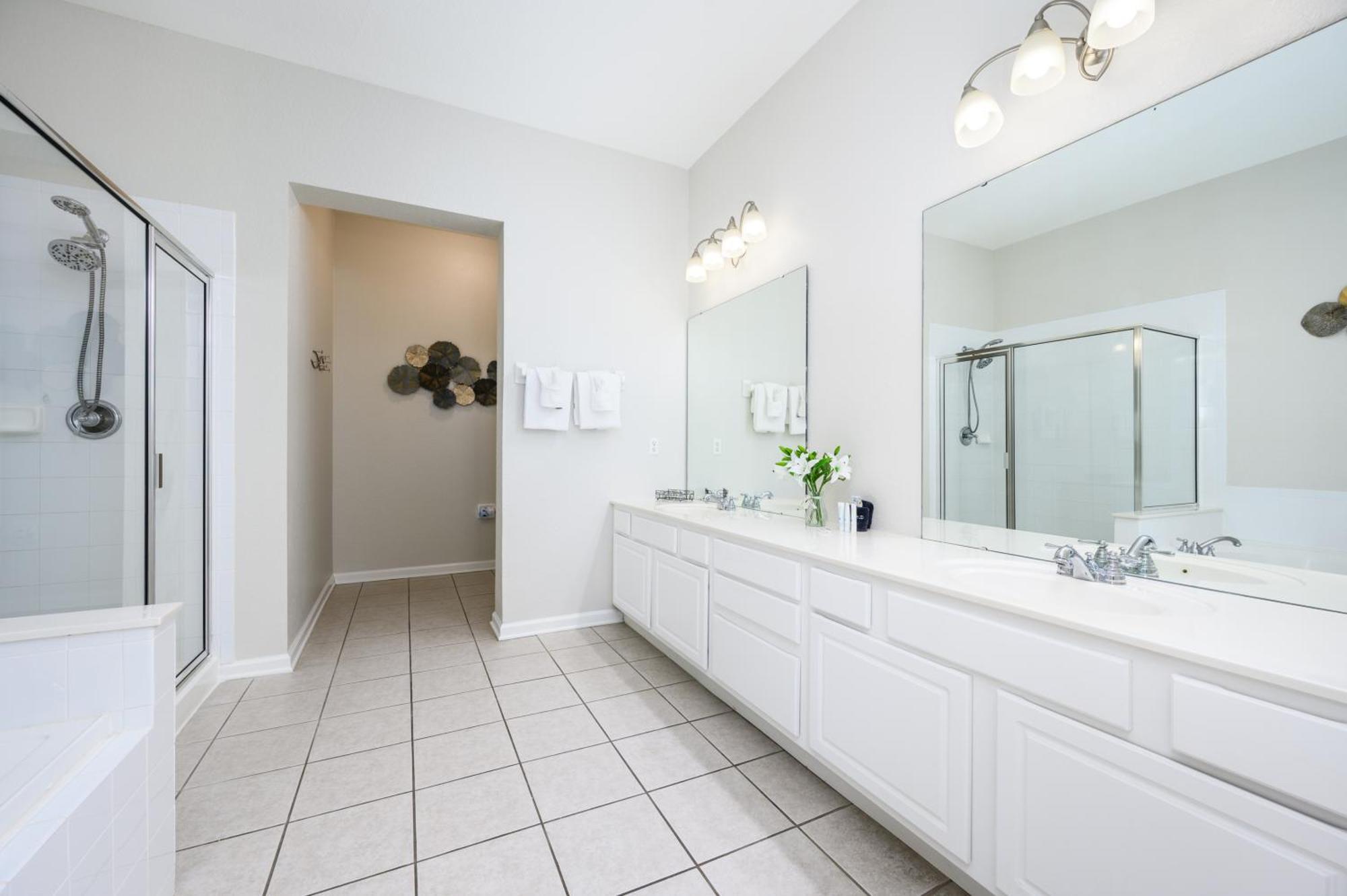 Penthouse Vacation Condo, Near The Parks - 2015