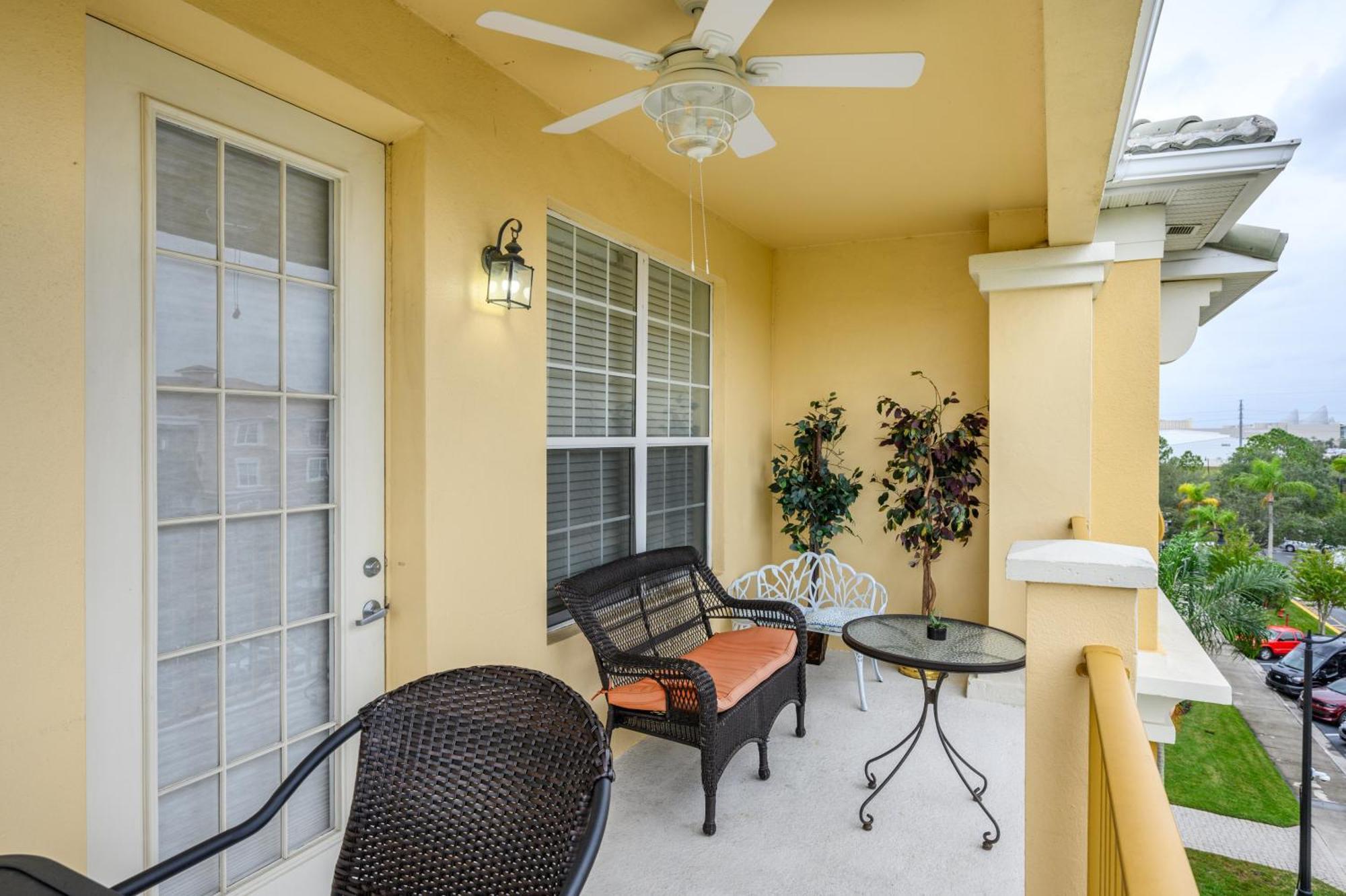 Apartment Penthouse Vacation Condo, Near The Parks - 2015 *