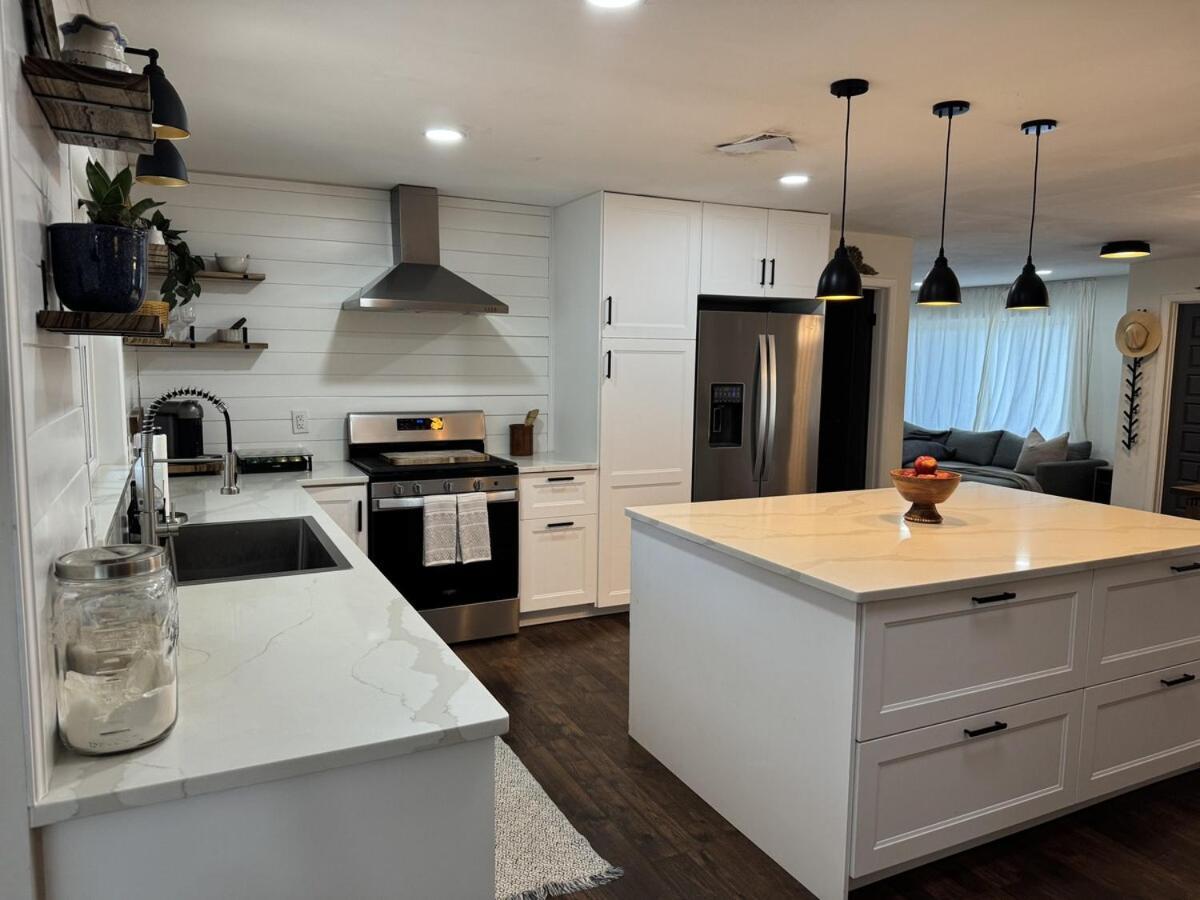 Family Fun 3-bedroom House With Gym, Games, Toys, Outdoor Hangout And Coffee Orlando