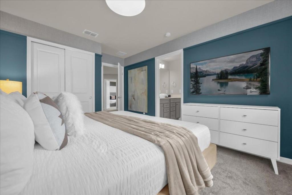 Holiday home 10 Bedrooms- 8 Bathrooms- Windsor Cay 16212sm *