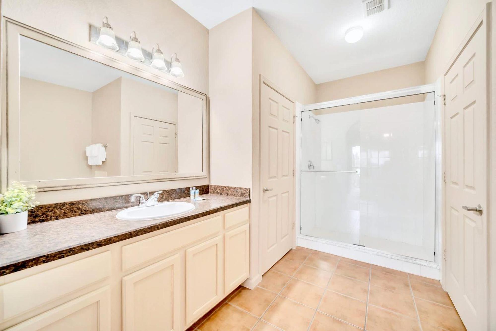 2br With Shared Pool & Hot Tub, Near Disney! *
