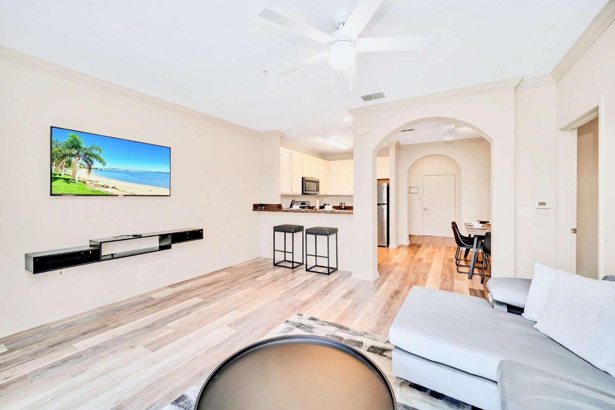 Holiday home 2br With Shared Pool & Hot Tub, Near Disney! *