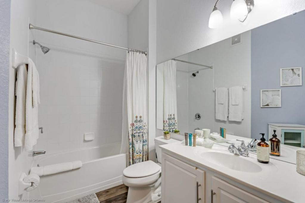 Beautiful Modern Vista Cay Condo, Near Parks-2011 Orlando