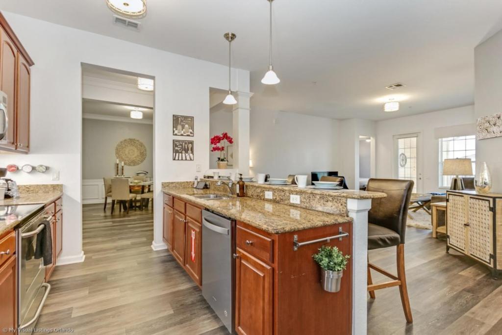 Beautiful Modern Vista Cay Condo, Near Parks-2011 Orlando
