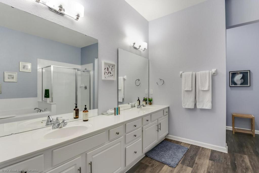 Beautiful Modern Vista Cay Condo, Near Parks-2011 Apartment *