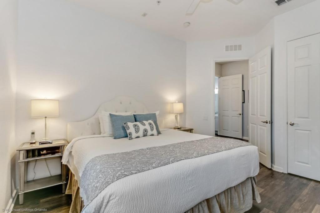 Beautiful Modern Vista Cay Condo, Near Parks-2011 Orlando
