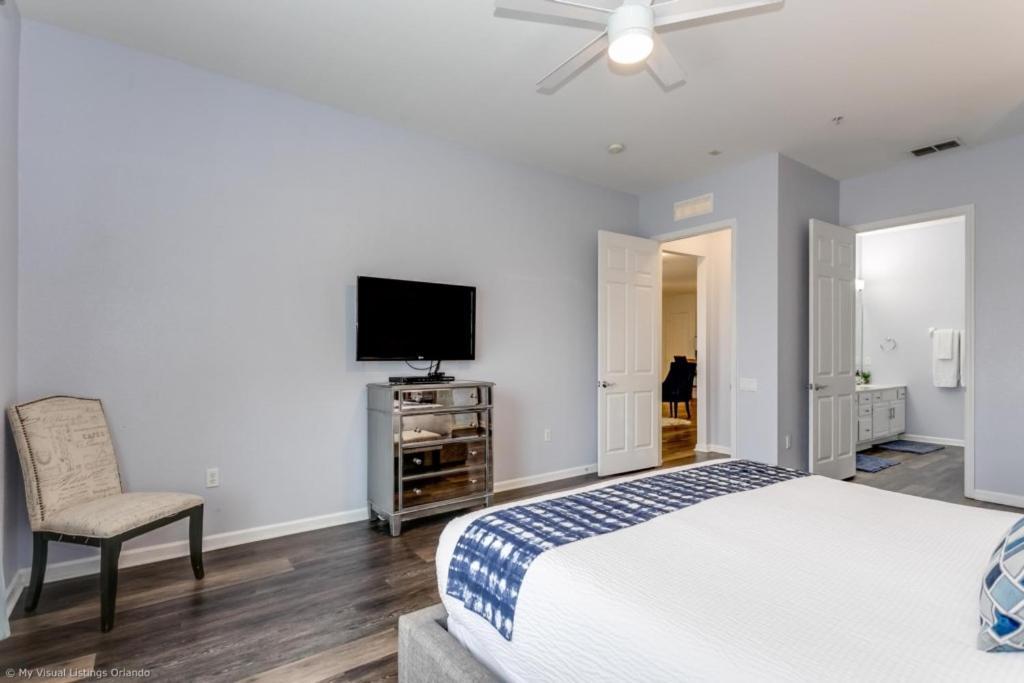 Beautiful Modern Vista Cay Condo, Near Parks-2011 * Orlando
