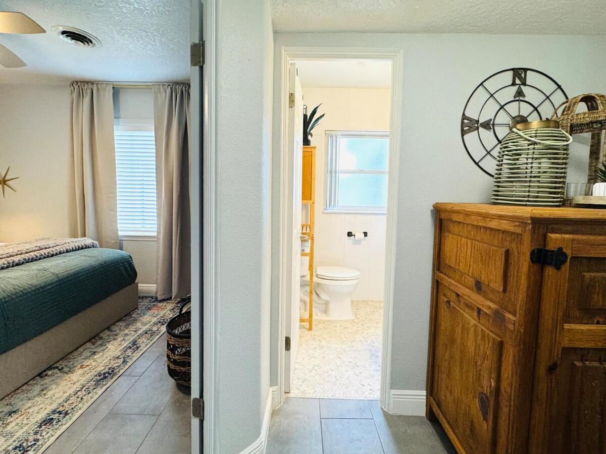 3br Oasis Dt Orl, Full Kitchen & Fenced Yard! Holiday home