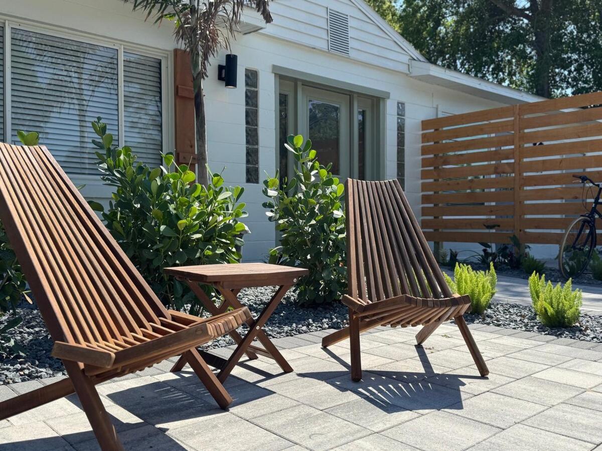 Holiday home 3br Oasis Dt Orl, Full Kitchen & Fenced Yard!
