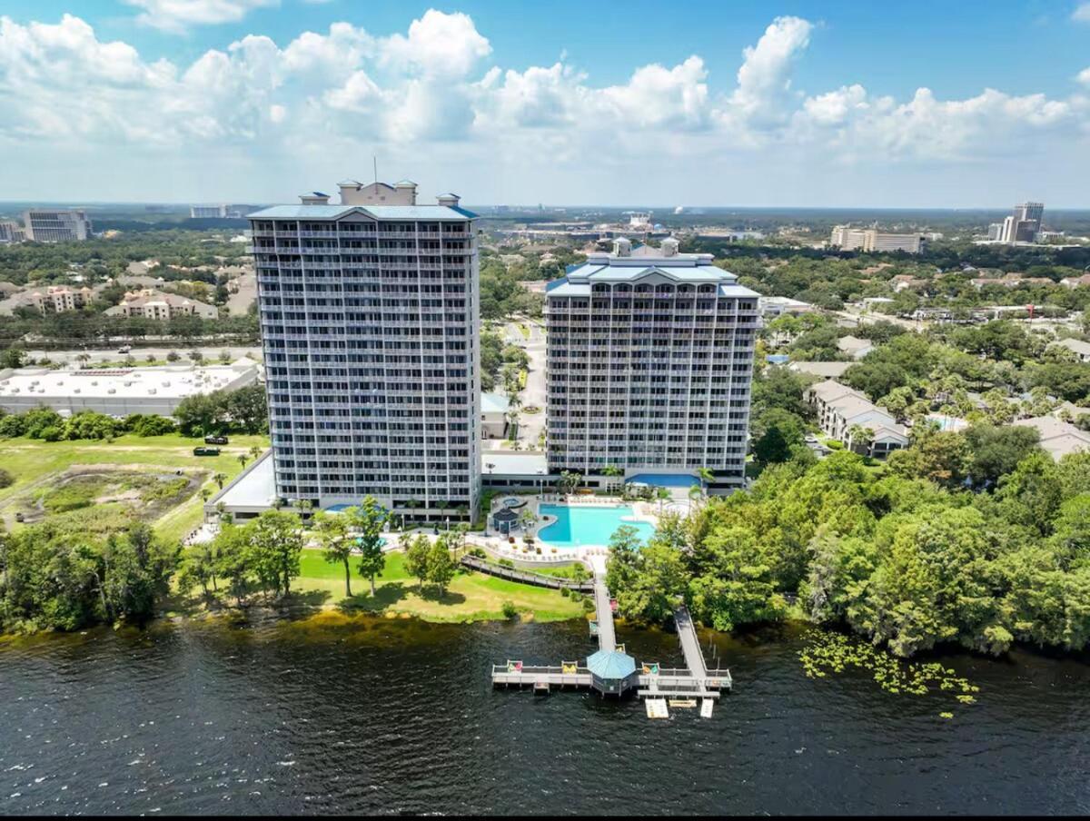 Beautiful Lakefront 5 Minutes From * Orlando