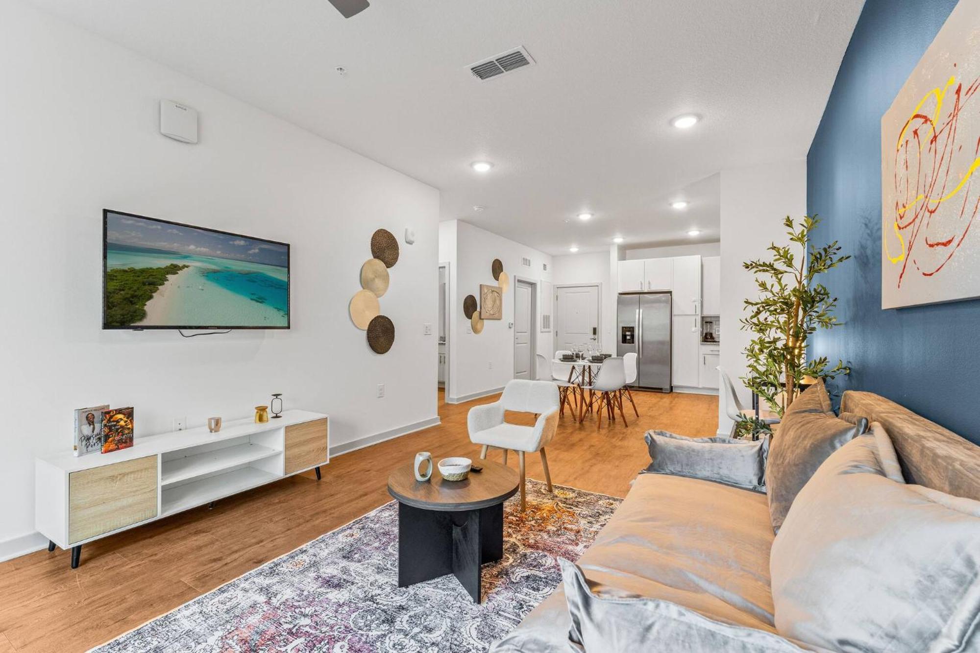 Complete Stylish King Near Parks Amenities Pet Ok Apartment