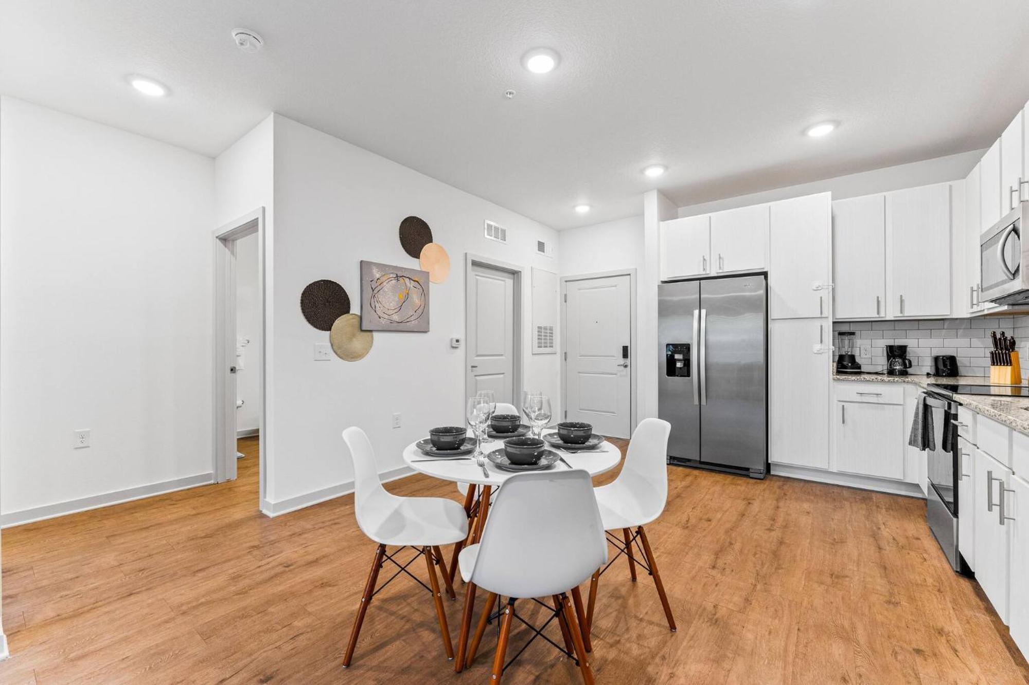 Complete Stylish King Near Parks Amenities Pet Ok * Orlando