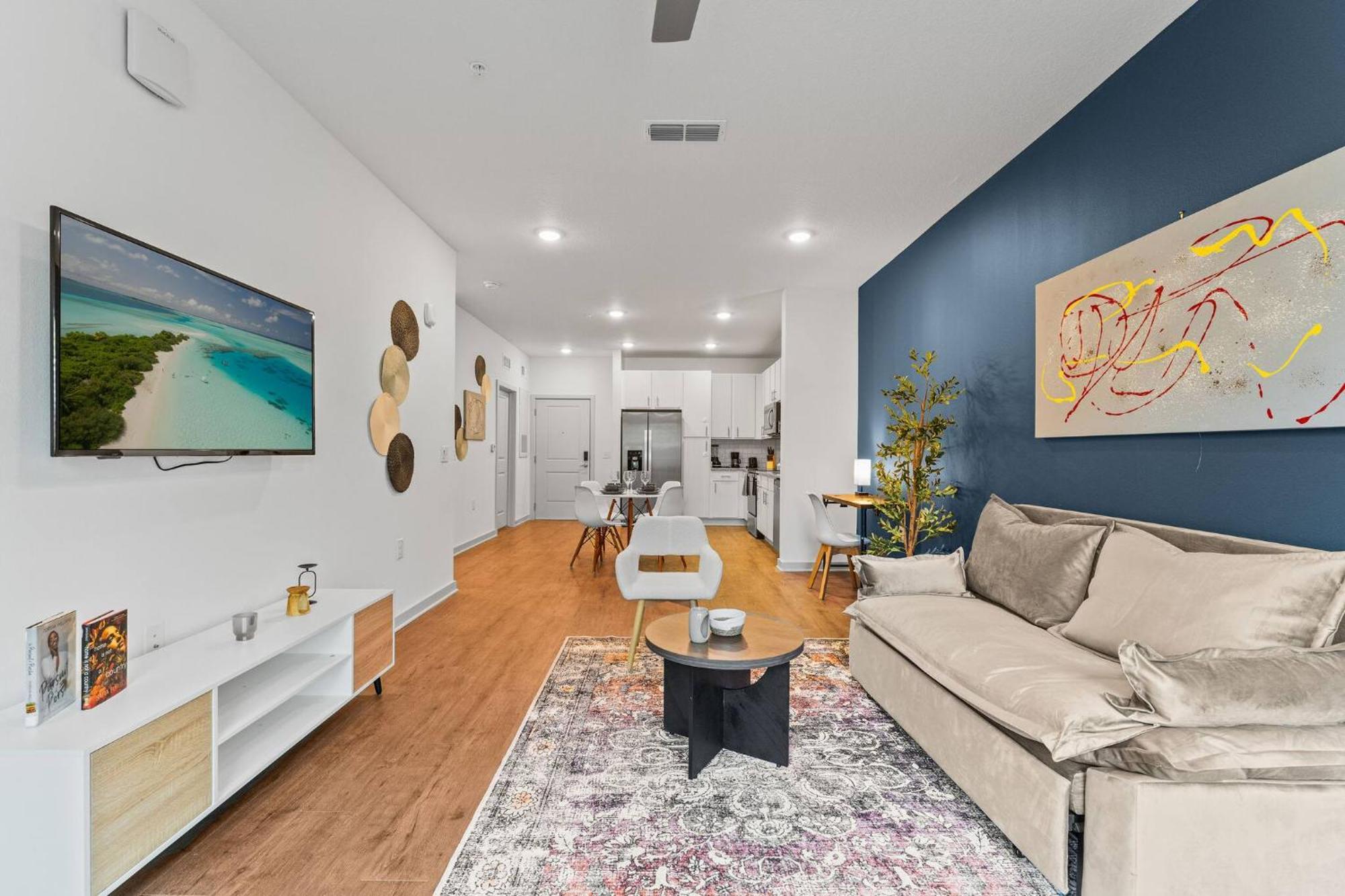 Complete Stylish King Near Parks Amenities Pet Ok Apartment *
