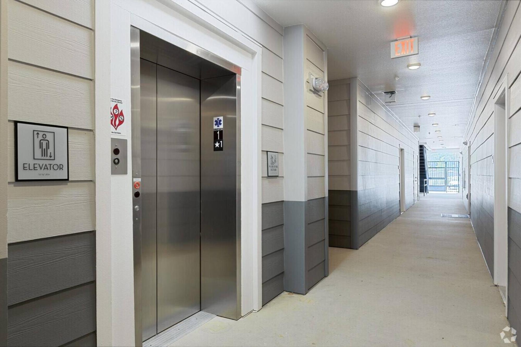Complete Stylish King Near Parks Amenities Pet Ok Apartment *