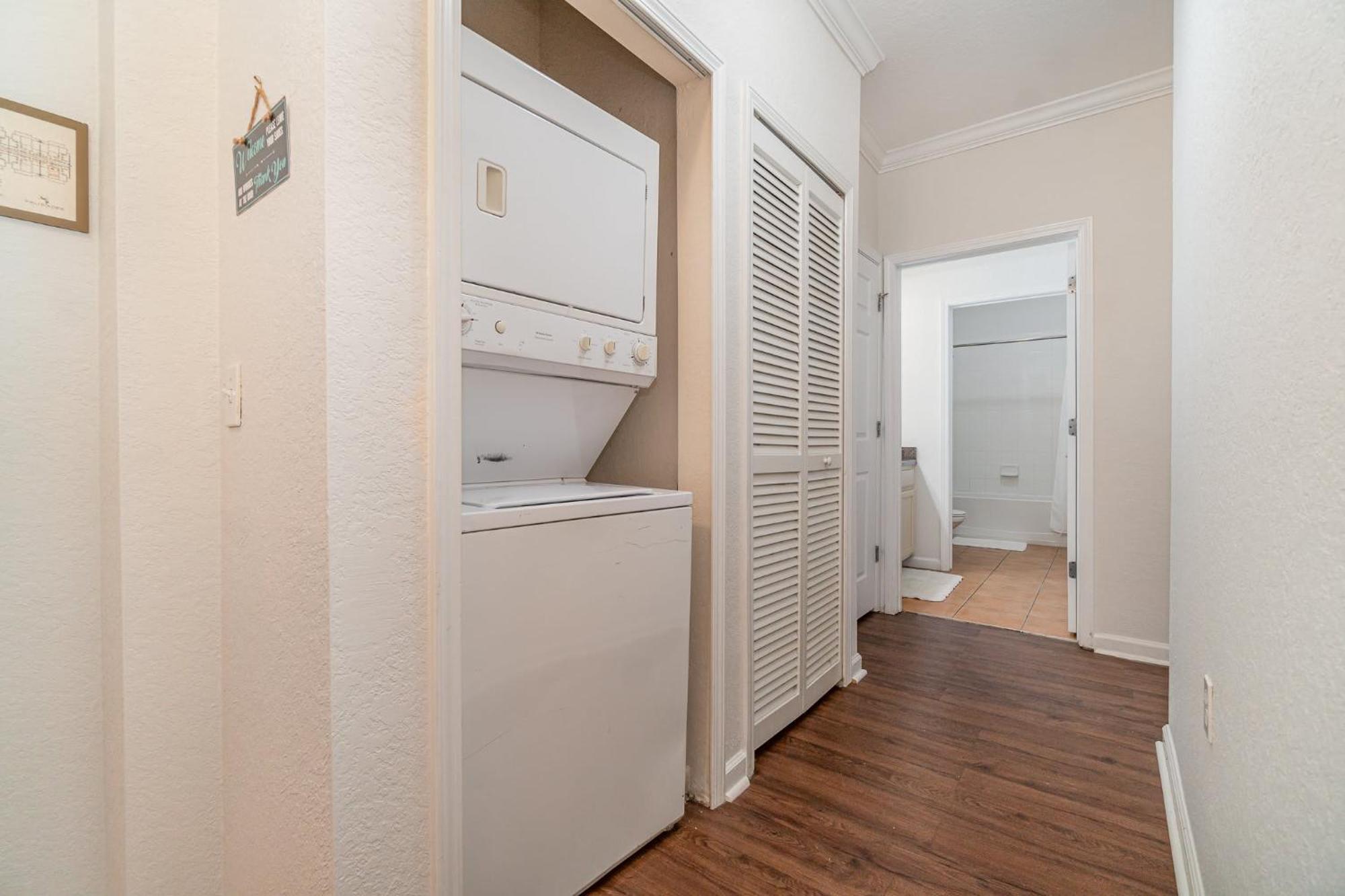 Holiday home Upstay Modern 3br Pool & Patio Near *