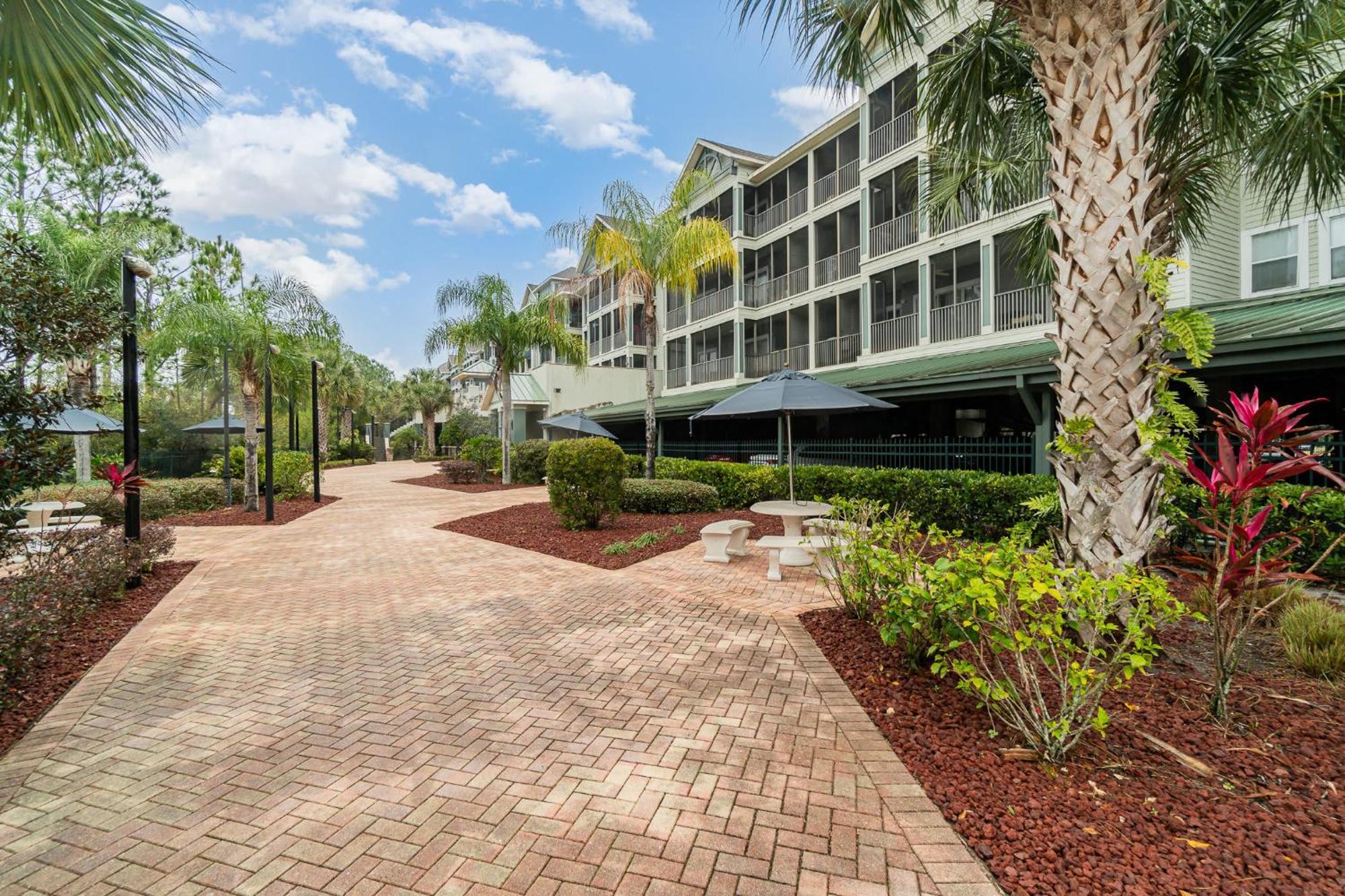Holiday home Upstay Modern 3br Pool & Patio Near