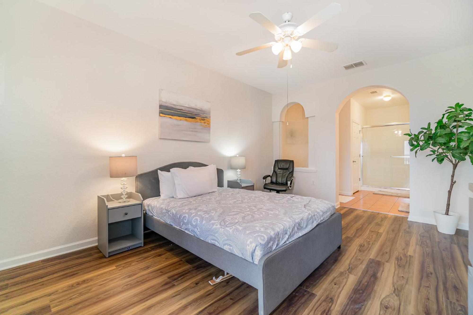 Holiday home Upstay Modern 3br Pool & Patio Near *