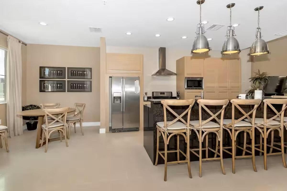 Magical & Spacious Minutes From Parks *