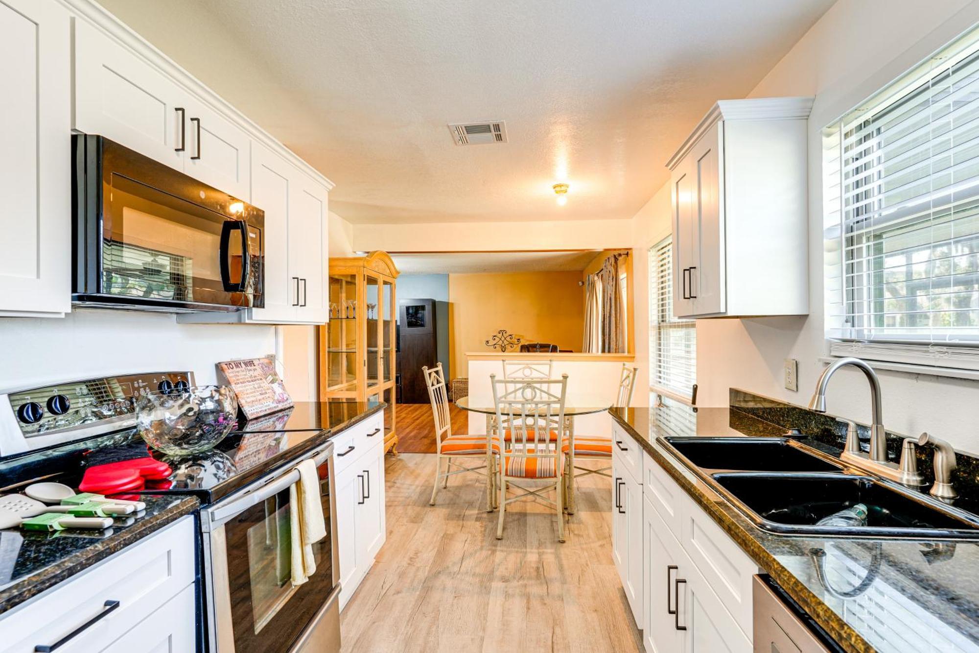 Holiday home 10 Mi To Universal With Screened Porch *