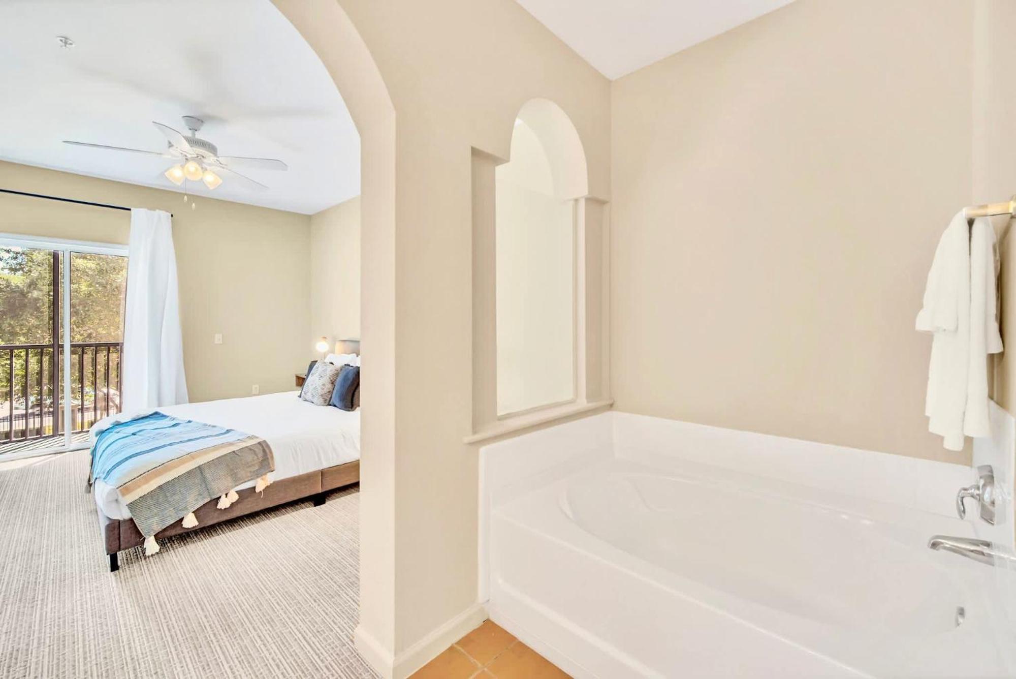 Stylish 2br Retreat W Pool Sauna & Hot Tub Orlando