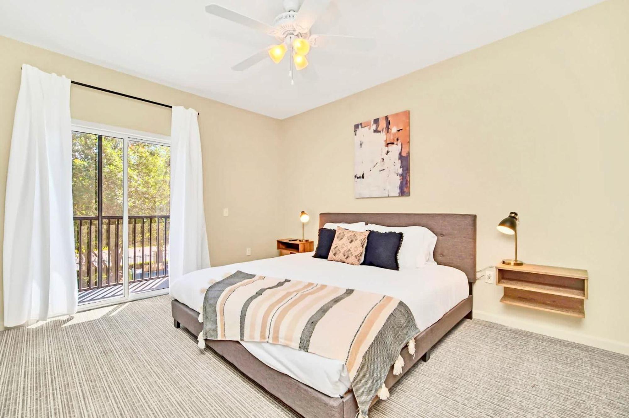 Holiday home Stylish 2br Retreat W Pool Sauna & Hot Tub *