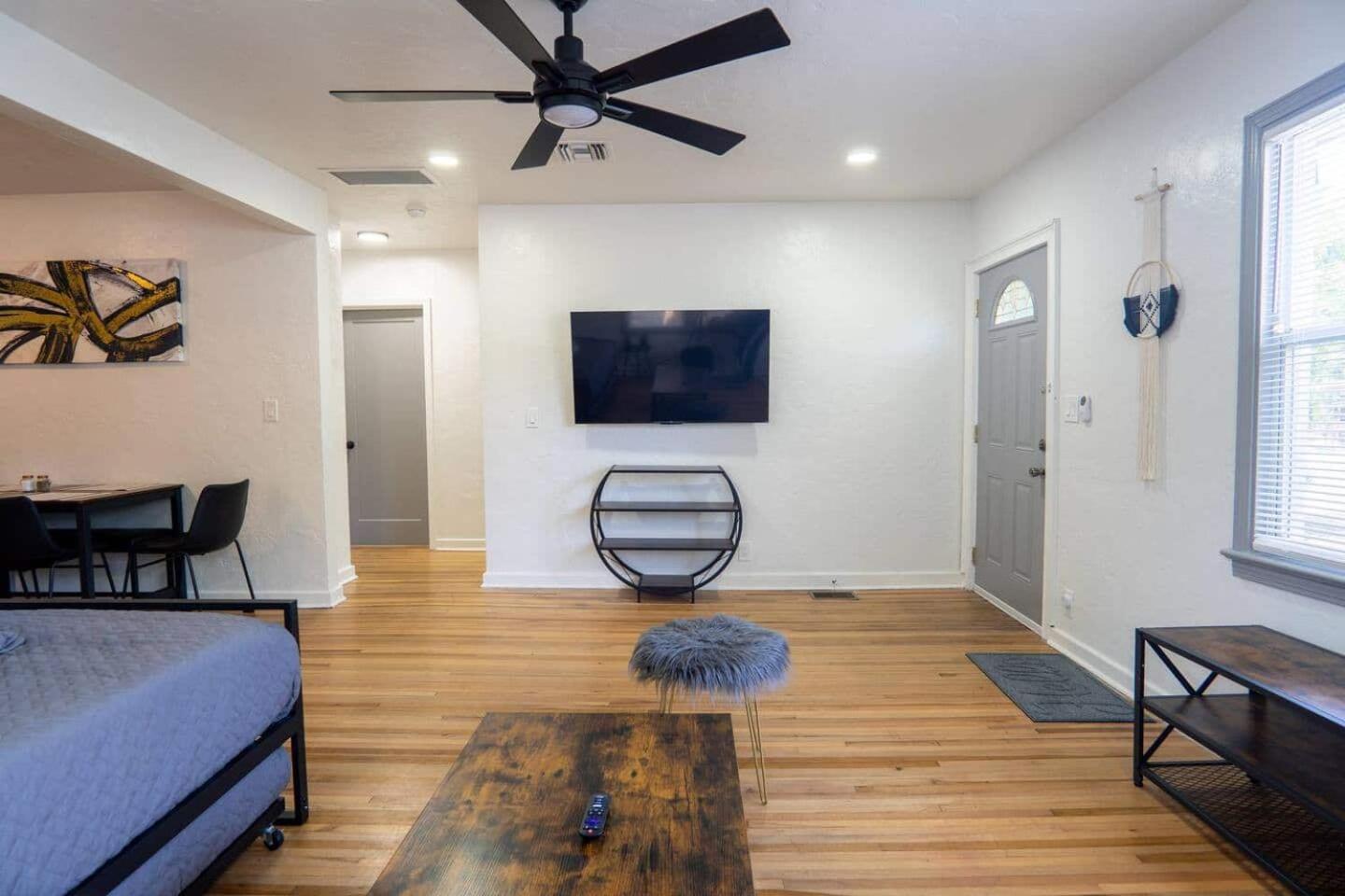 Holiday home 2br Fast Wi-fi Pet Friendly *
