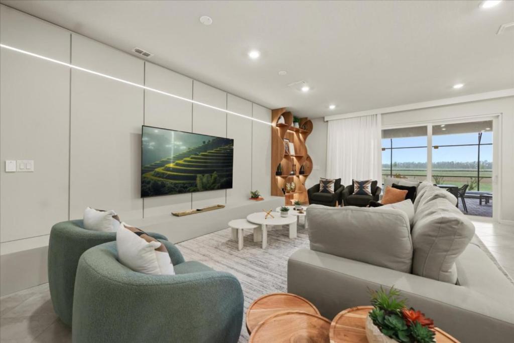 10 Bedrooms - 8 Bathrooms - Windsor Cay 15973cc *
