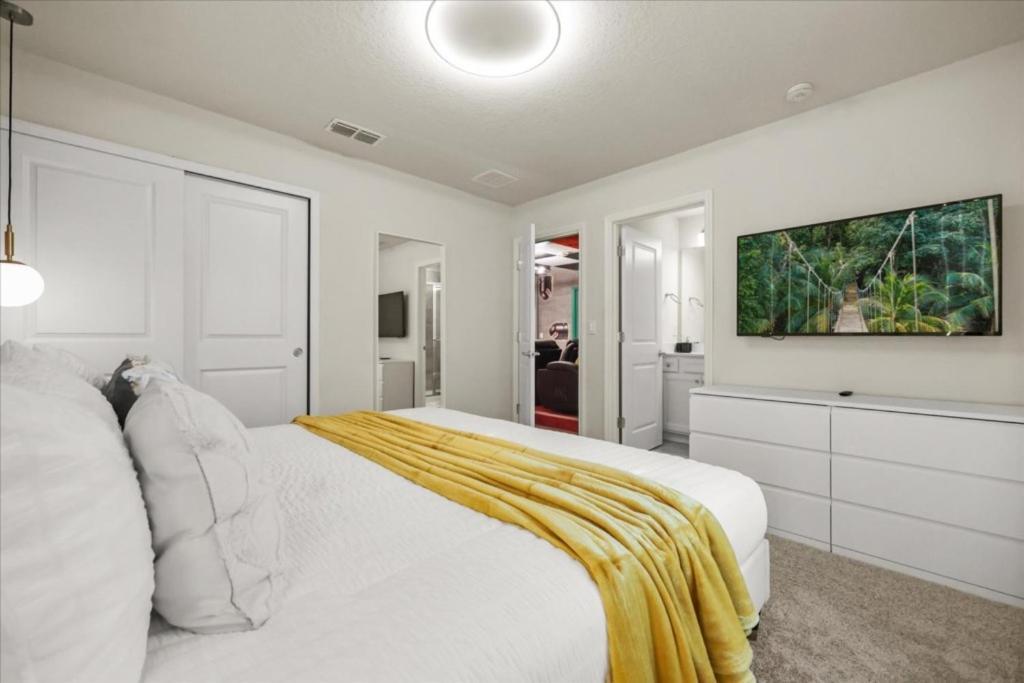 10 Bedrooms - 8 Bathrooms - Windsor Cay 15973cc Holiday home