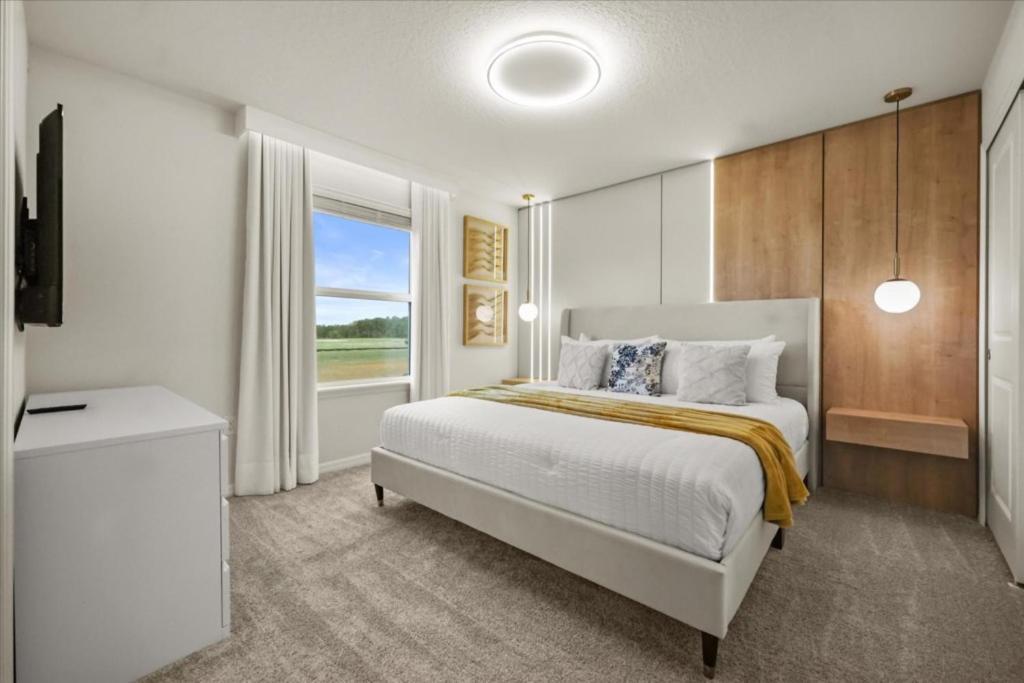 10 Bedrooms - 8 Bathrooms - Windsor Cay 15973cc