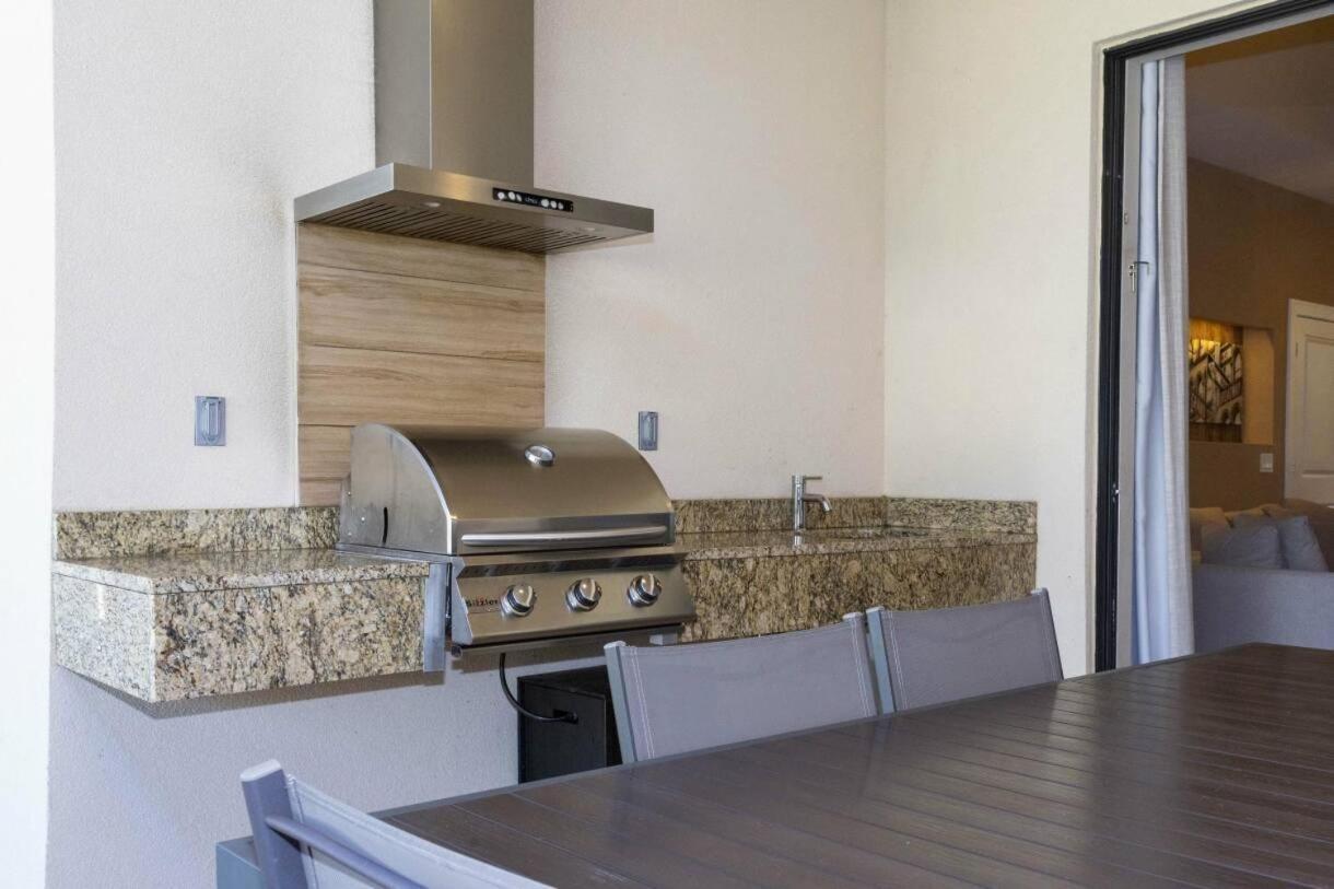 Modern 4bed Townhome In The Heart Of Kissimmee *