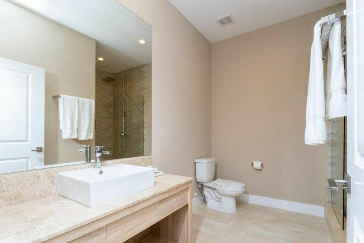 Modern 4bed Townhome In The Heart Of Kissimmee