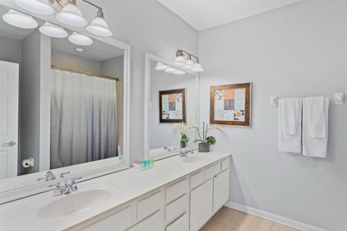 5026 Spacious 3-bedroom 3.5-bathroom Townhome 13 Villa