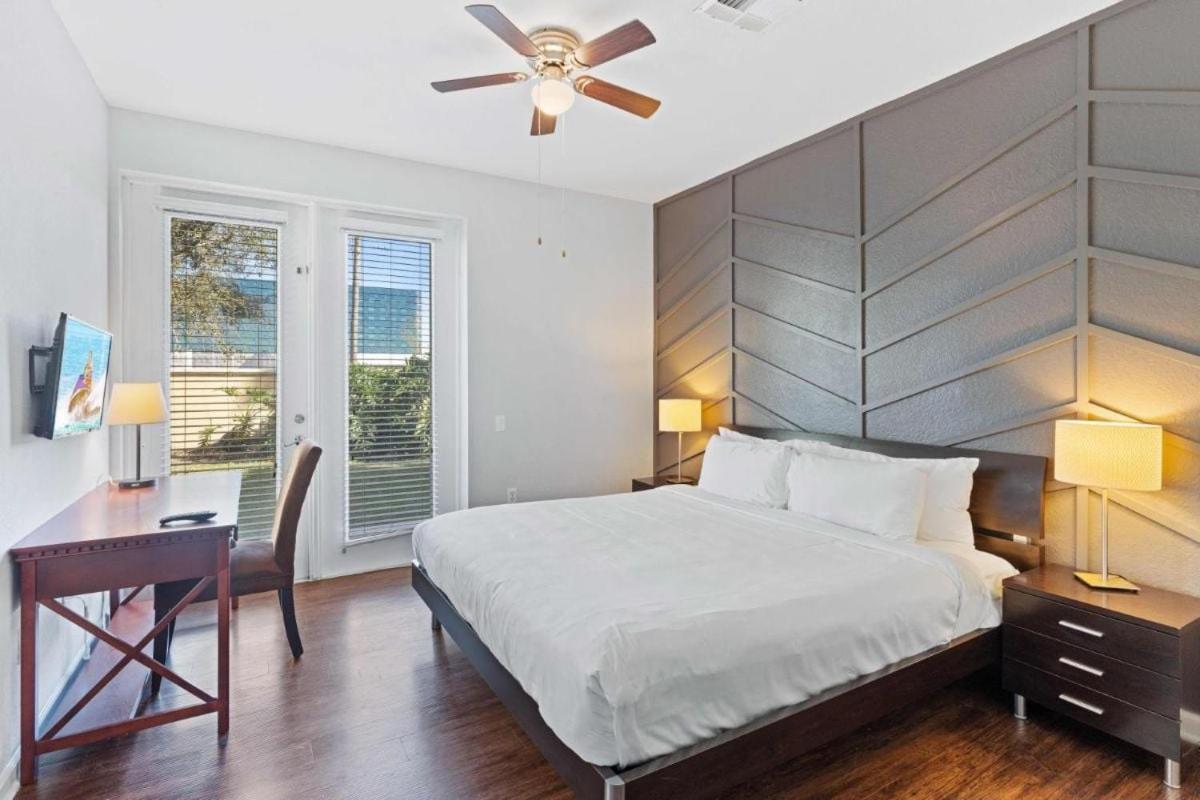 Villa 5026 Spacious 3-bedroom 3.5-bathroom Townhome 13 *