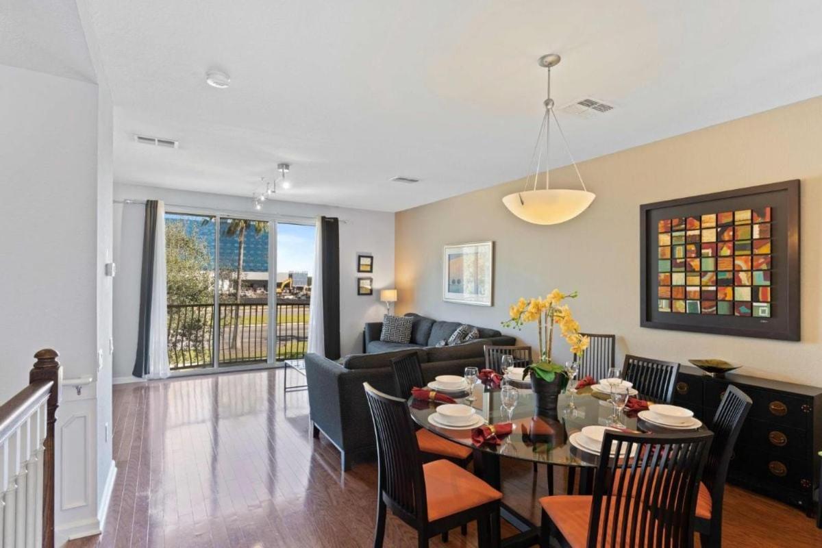 5026 Spacious 3-bedroom 3.5-bathroom Townhome 13 Villa Orlando
