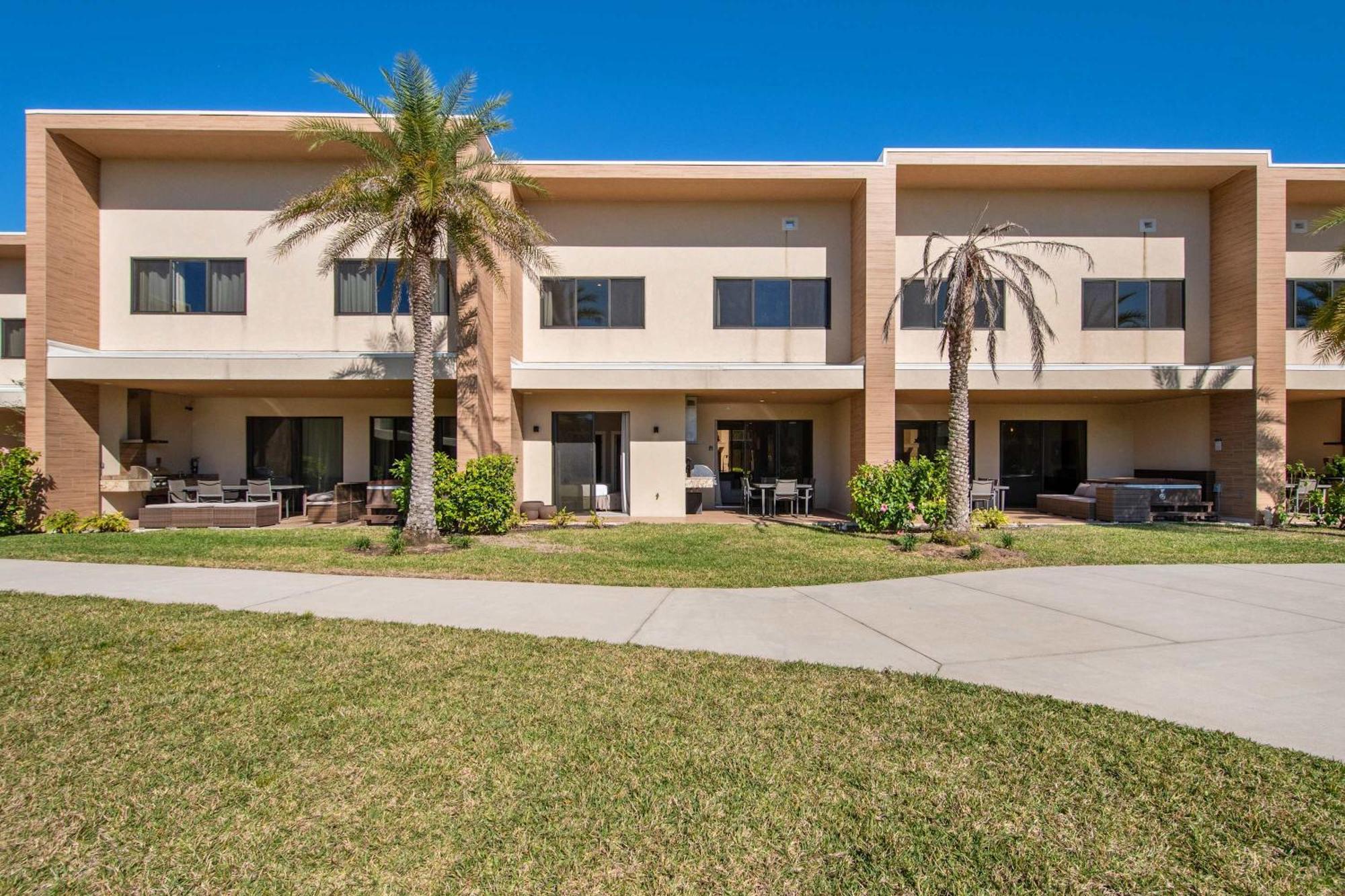 Luxurious Getaway | Chic Villa, Stunning Patio & Exclusive Perks! *