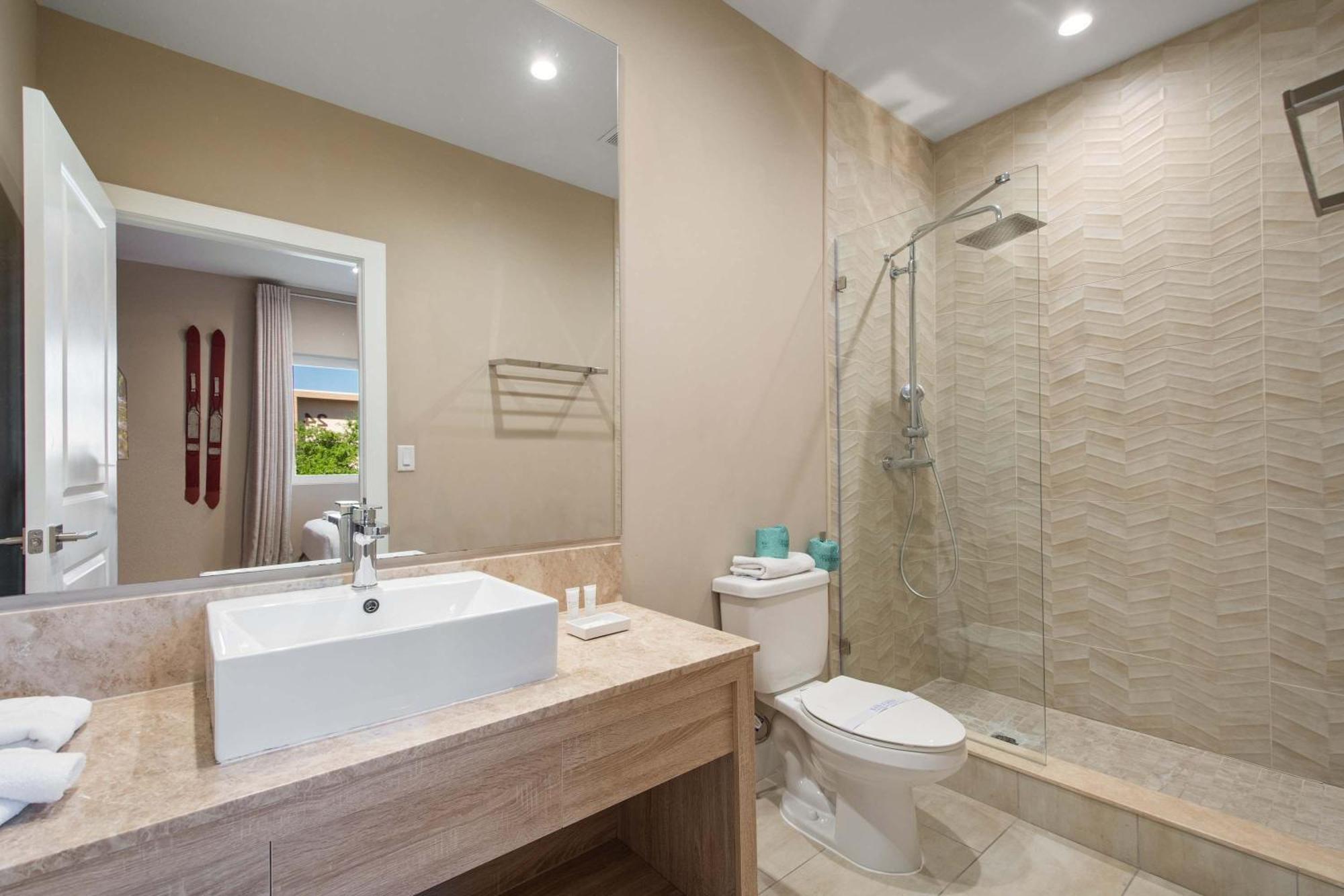 Luxurious Getaway | Chic Villa, Stunning Patio & Exclusive Perks! Orlando